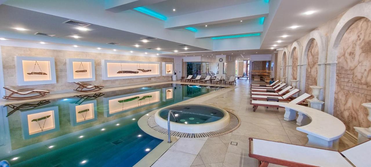 Grand Hotel Pomorie - Medical Spa Exterior photo The spa at the Hotel
