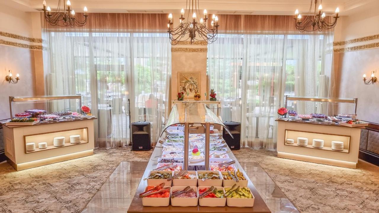 Grand Hotel Pomorie - Medical Spa Exterior photo The buffet at the hotel