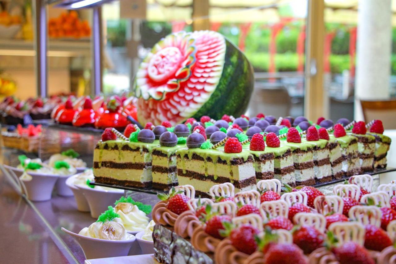 Grand Hotel Pomorie - Medical Spa Exterior photo A dessert buffet