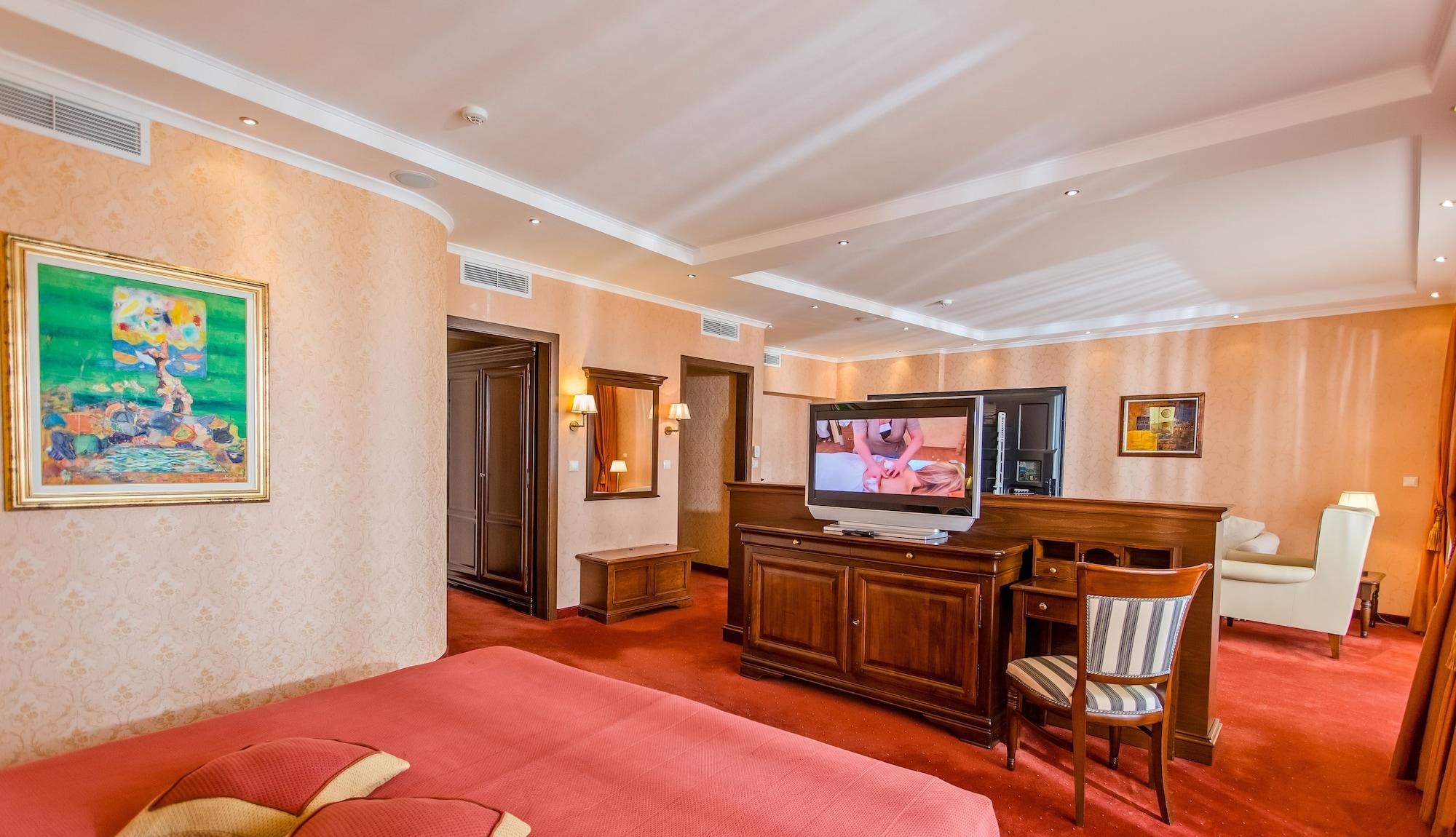 Grand Hotel Pomorie - Medical Spa Exterior photo Suite